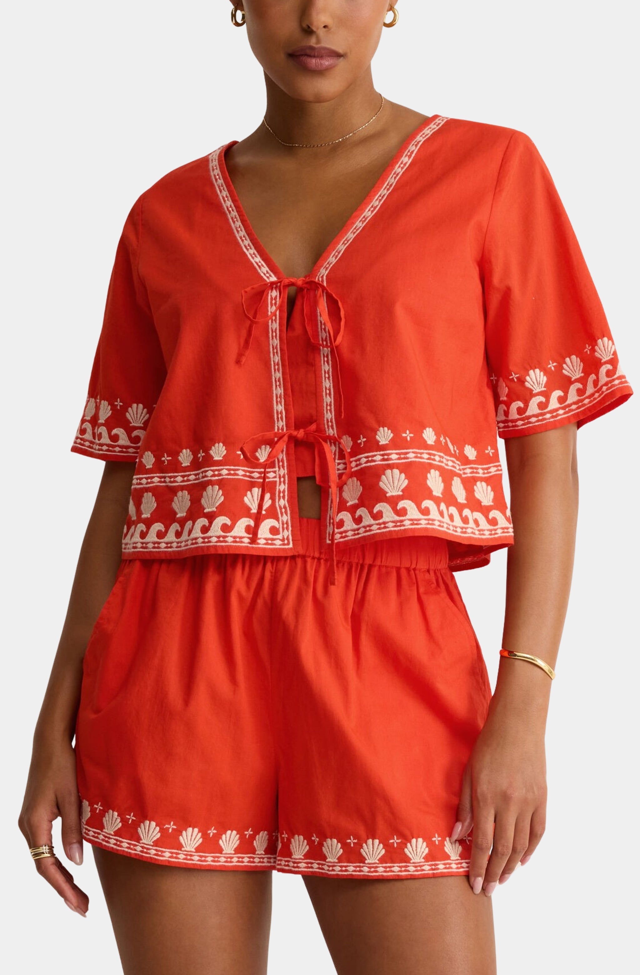 Cast Of Waves Top